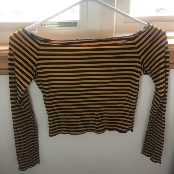 Stripped yellow and black off the shoulders long sleeve - Picture 1 of 2